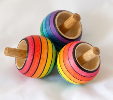 M0130 - standing up/turning/reversing spinning top rainbow