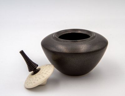 HKD05 - Keramikdose mit Porzellankreisel