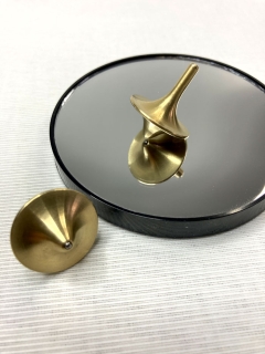 CS172 - Brass spinning top China shape