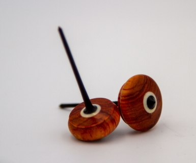 H106 - Mini spinning top with bone