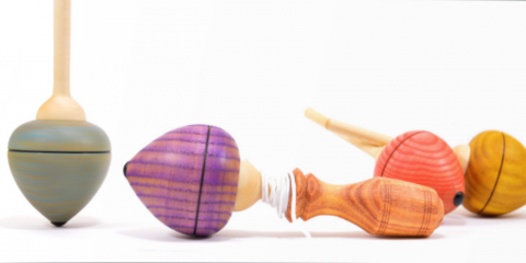 MHQ800 - Cord and puller spinning tops various colours