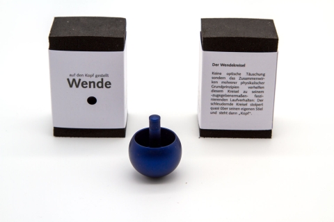 GU117 - Stehaufkreisel / Wendekreisel / Umkehrkreisel blau