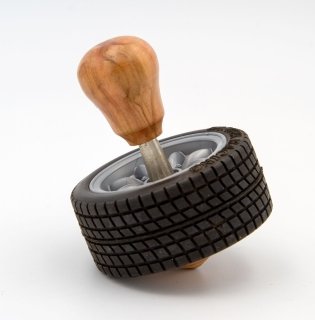 KV157 - Car tyre spinning top