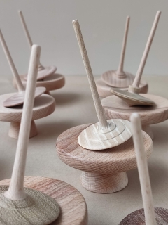 HE001 - Wooden spinning top