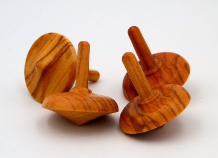 KM1014 - Mini spinning top made of olive wood