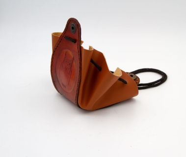 CS301 - Leather bag for spinning tops